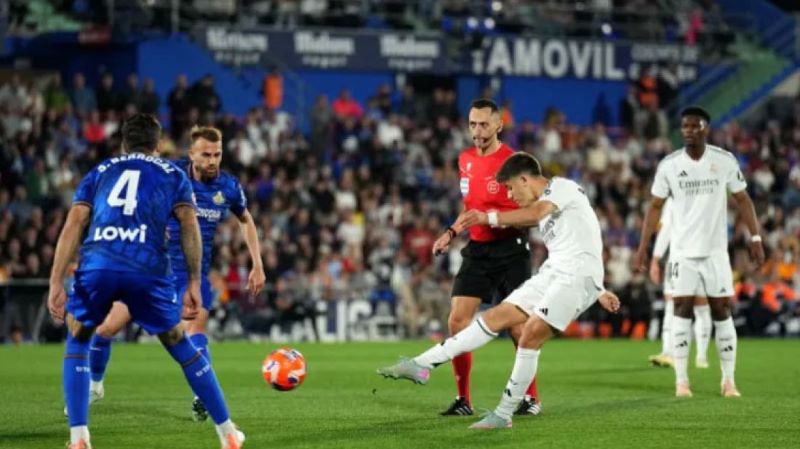 কোর্তোয়ার বীরত্বে বার্সার সাথে ব্যবধান ঘুচালো রিয়াল